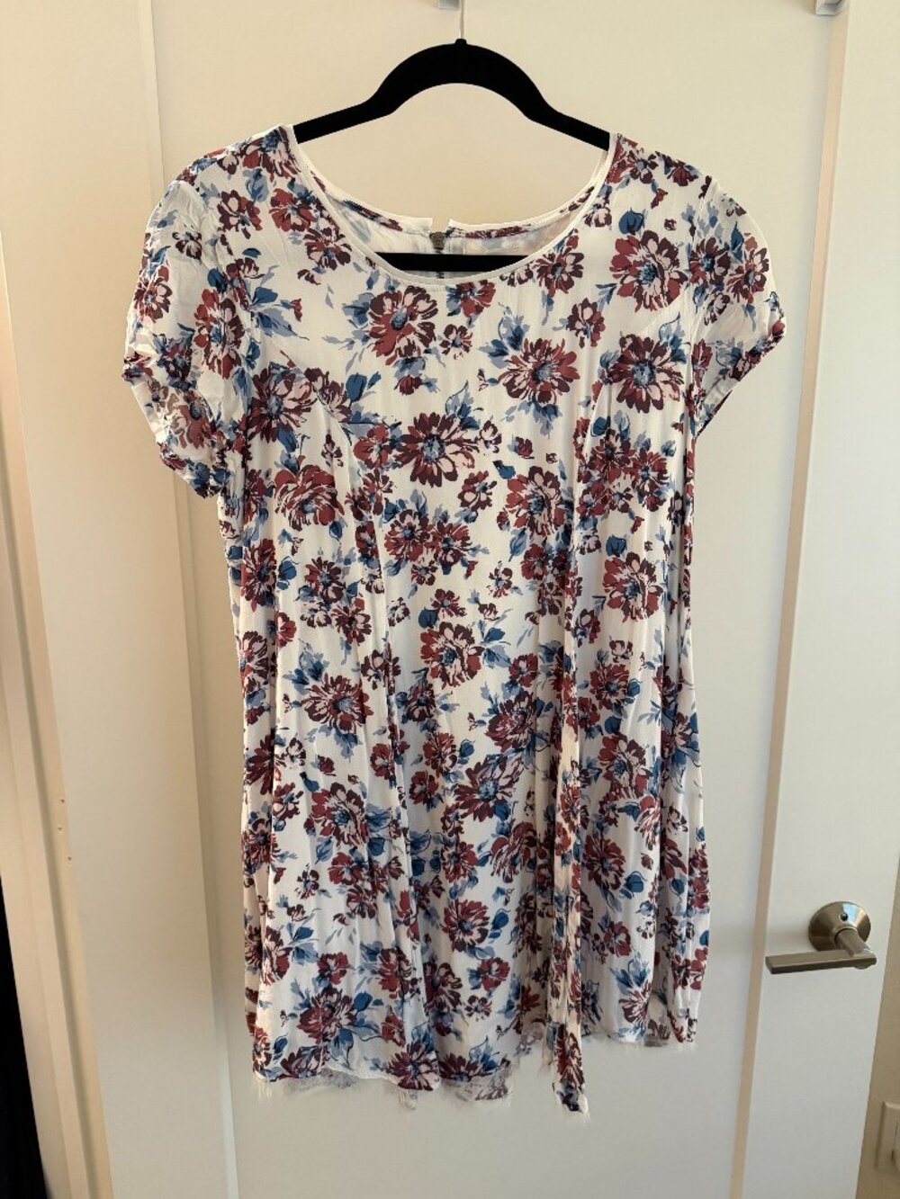 Silence + Noise White Floral Babydoll Tee Dress — Size M